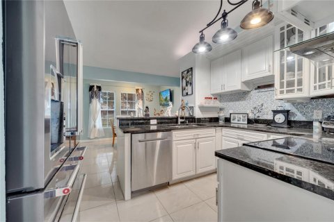 House in Orlando, Florida 4 bedrooms, 187.29 sq.m. № 1687703 - photo 6