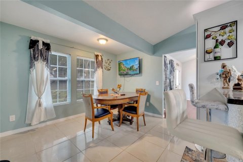 House in Orlando, Florida 4 bedrooms, 187.29 sq.m. № 1687703 - photo 3