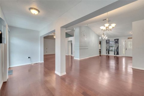House in Orlando, Florida 4 bedrooms, 187.29 sq.m. № 1687703 - photo 5