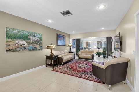 Condo in Delray Beach, Florida, 2 bedrooms  № 2081957 - photo 9