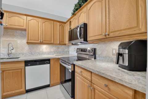 Condo in Delray Beach, Florida, 2 bedrooms  № 2081957 - photo 11