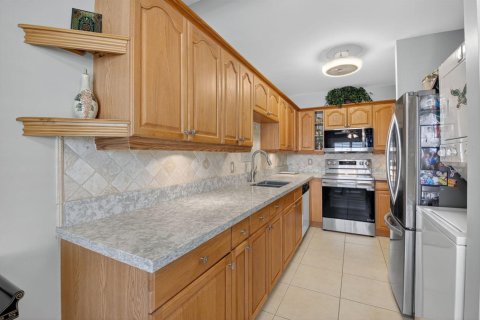 Condo in Delray Beach, Florida, 2 bedrooms  № 2081957 - photo 16