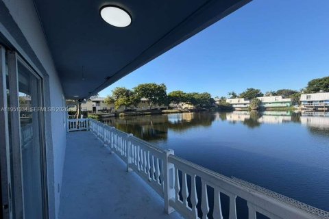 Casa en alquiler en Oakland Park, Florida, 3 dormitorios, 153.85 m2 № 2007315 - foto 6