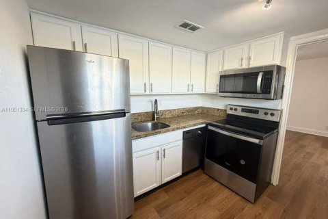 Casa en alquiler en Oakland Park, Florida, 3 dormitorios, 153.85 m2 № 2007315 - foto 13