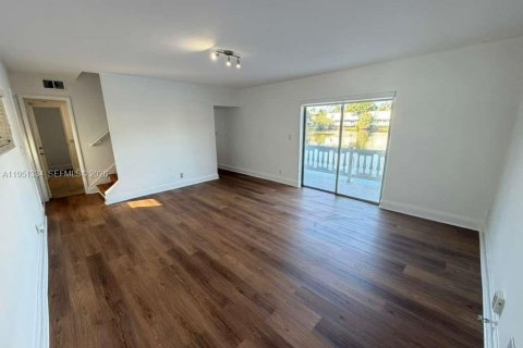 Casa en alquiler en Oakland Park, Florida, 3 dormitorios, 153.85 m2 № 2007315 - foto 11