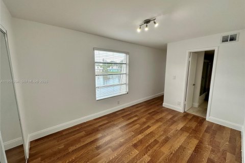 Casa en alquiler en Oakland Park, Florida, 3 dormitorios, 153.85 m2 № 2007315 - foto 22