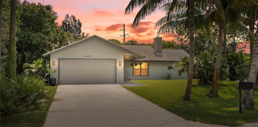 House in Stuart, Florida 3 bedrooms, 125.42 sq.m. № 1747073
