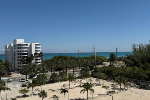 Снять в аренду кондоминиум в Санни-Айлс-Бич, Флорида 1 спальня, 92.07м2, № 2033805 - фото 16