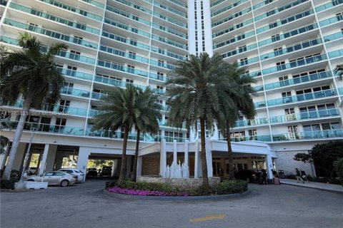 Condominio en Sunny Isles Beach, Florida, 1 dormitorio  № 2033805