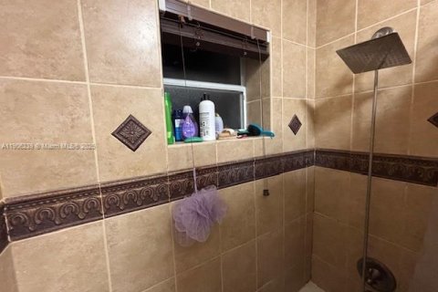 Купить виллу или дом в Майами, Флорида 4 спальни, 174.01м2, № 1956708 - фото 11