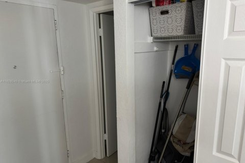 Condo in Sunny Isles Beach, Florida, 1 bedroom  № 1937048 - photo 5