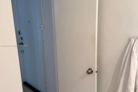 Condo in Sunny Isles Beach, Florida, 1 bedroom  № 1937048 - photo 1
