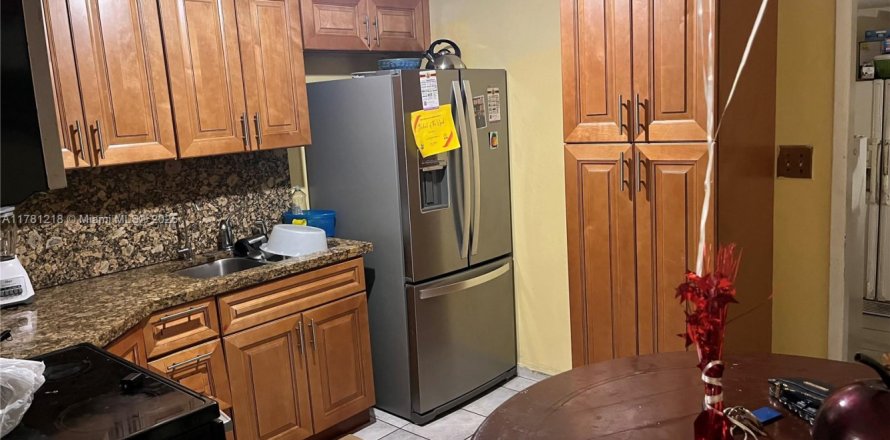 House in Miramar, Florida 4 bedrooms, 123.28 sq.m. № 1874624