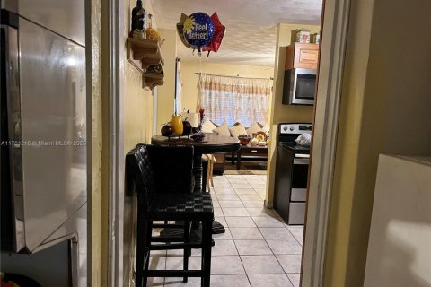 House in Miramar, Florida 4 bedrooms, 123.28 sq.m. № 1874624 - photo 12