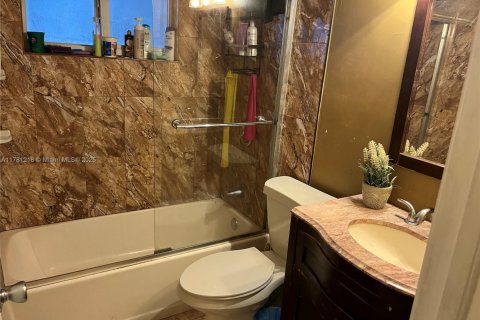 House in Miramar, Florida 4 bedrooms, 123.28 sq.m. № 1874624 - photo 15
