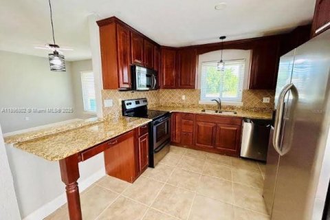 House in Punta Gorda, Florida 2 bedrooms № 2052800 - photo 9