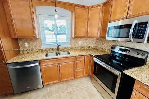 House in Punta Gorda, Florida 2 bedrooms № 2052800 - photo 7