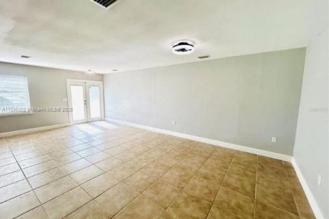 House in Punta Gorda, Florida 2 bedrooms № 2052800 - photo 5