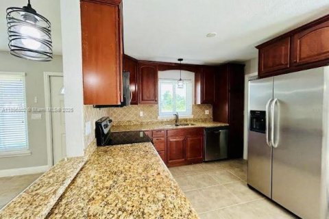 House in Punta Gorda, Florida 2 bedrooms № 2052800 - photo 10