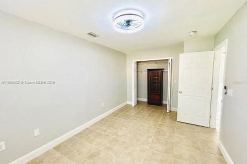 House in Punta Gorda, Florida 2 bedrooms № 2052800 - photo 19