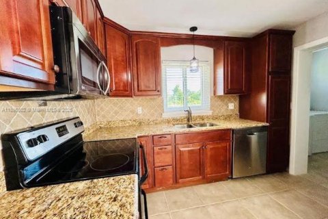 House in Punta Gorda, Florida 2 bedrooms № 2052800 - photo 8