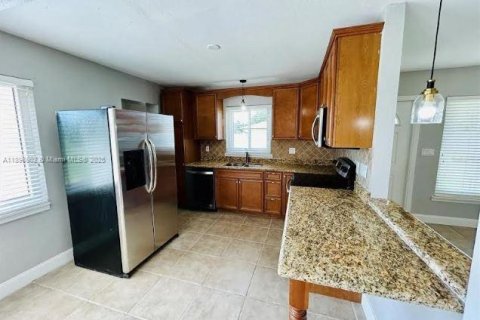 House in Punta Gorda, Florida 2 bedrooms № 2052800 - photo 11