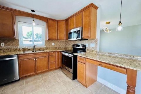 House in Punta Gorda, Florida 2 bedrooms № 2052800 - photo 6