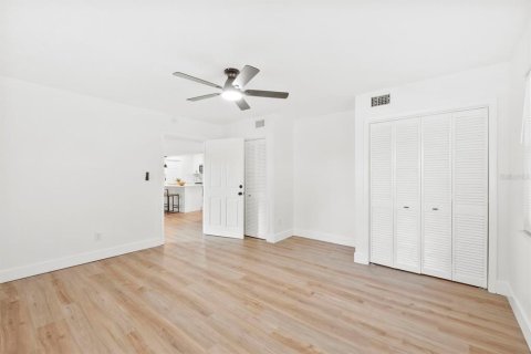 House in Seminole, Florida 4 bedrooms, 169.83 sq.m. № 1829787 - photo 27