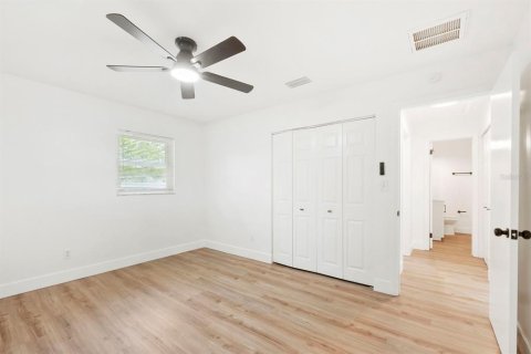 House in Seminole, Florida 4 bedrooms, 169.83 sq.m. № 1829787 - photo 22