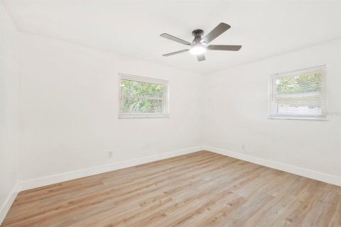House in Seminole, Florida 4 bedrooms, 169.83 sq.m. № 1829787 - photo 23