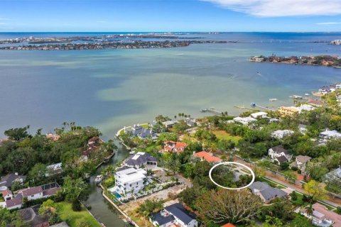 House in Sarasota, Florida 3 bedrooms, 263.75 sq.m. № 1553425 - photo 1