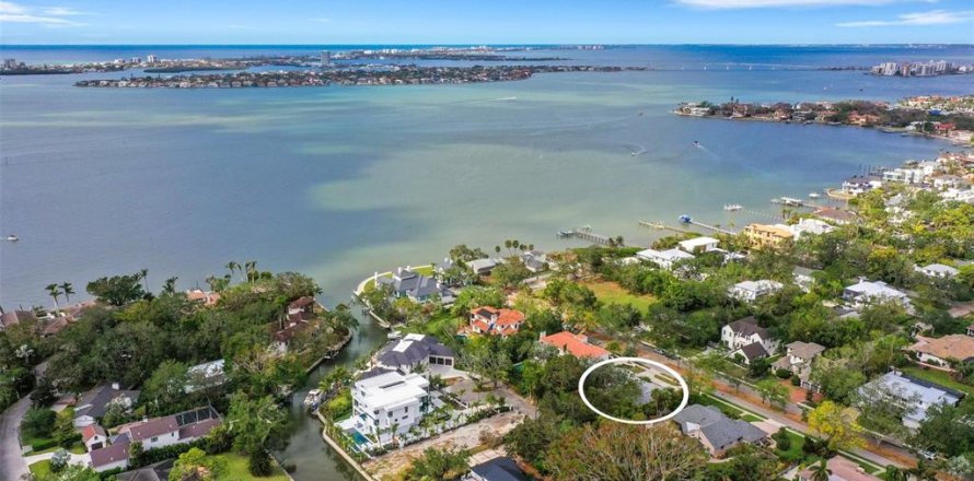 House in Sarasota, Florida 3 bedrooms, 263.75 sq.m. № 1553425