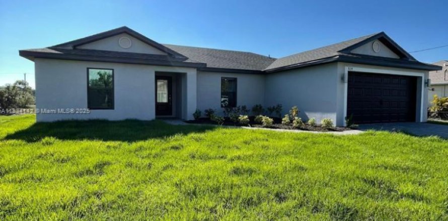 House in Fort Myers, Florida 3 bedrooms, 135.73 sq.m. № 2076072