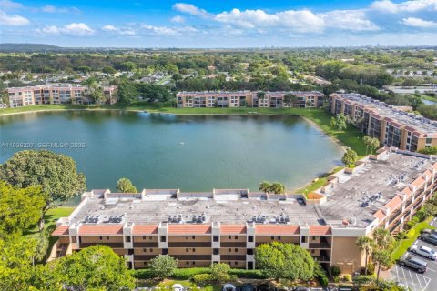 Кондоминиум с 2 спальнями в Маргит, Флорида № 1997508