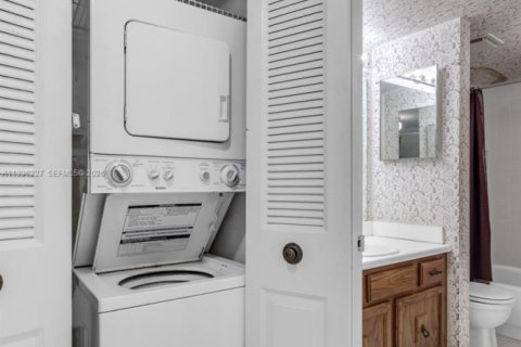 Купить кондоминиум в Маргит, Флорида 2 спальни, 101.26м2, № 1997508 - фото 19