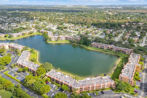 Купить кондоминиум в Маргит, Флорида 2 спальни, 101.26м2, № 1997508 - фото 26