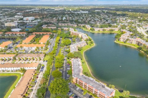 Купить кондоминиум в Маргит, Флорида 2 спальни, 101.26м2, № 1997508 - фото 27