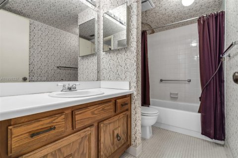 Купить кондоминиум в Маргит, Флорида 2 спальни, 101.26м2, № 1997508 - фото 22