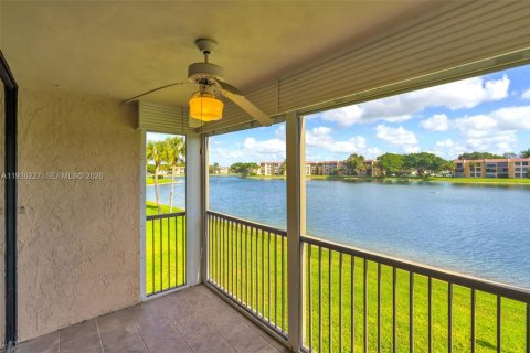 Купить кондоминиум в Маргит, Флорида 2 спальни, 101.26м2, № 1997508 - фото 24