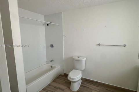 Снять в аренду виллу или дом в Халландейл-Бич, Флорида 2 спальни, 98.85м2, № 2040230 - фото 5