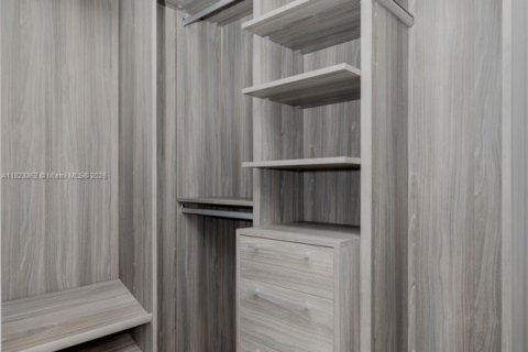 Condominio en alquiler en Miami, Florida, 2 dormitorios, 107.3 m2 № 1937944 - foto 20