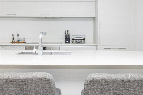 Condominio en alquiler en Miami, Florida, 2 dormitorios, 107.3 m2 № 1937944 - foto 13