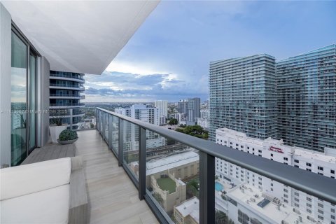 Condominio en alquiler en Miami, Florida, 2 dormitorios, 107.3 m2 № 1937944 - foto 6