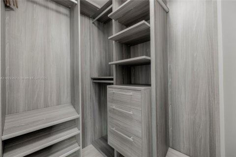 Condominio en alquiler en Miami, Florida, 2 dormitorios, 107.3 m2 № 1937944 - foto 21