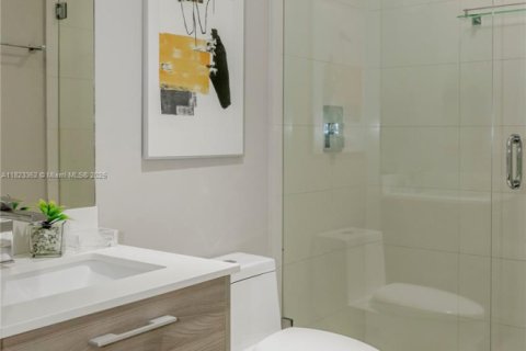 Condo in Miami, Florida, 2 bedrooms  № 1937944 - photo 29