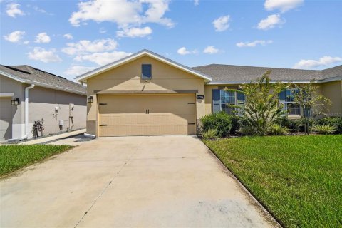 House in Land O' Lakes, Florida 3 bedrooms, 142.33 sq.m. № 1916971 - photo 1