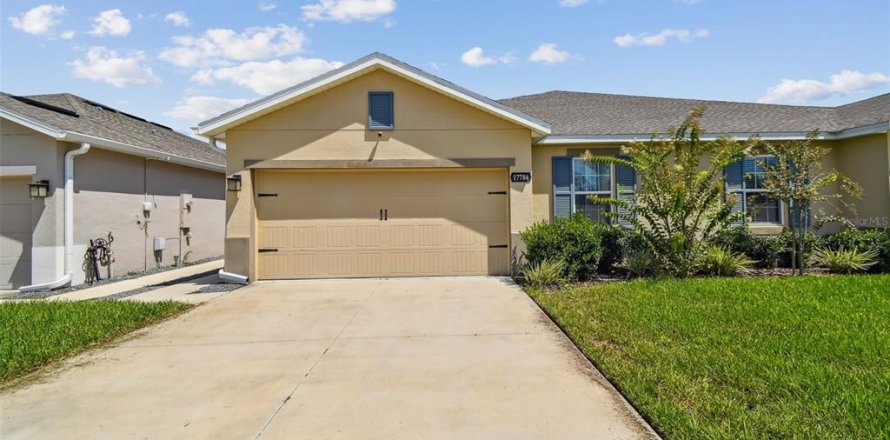 House in Land O' Lakes, Florida 3 bedrooms, 142.33 sq.m. № 1916971