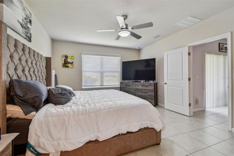 House in Land O' Lakes, Florida 3 bedrooms, 142.33 sq.m. № 1916971 - photo 8