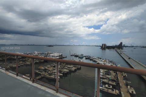 Condo in Miami, Florida, 1 bedroom № 1989618 - photo 4