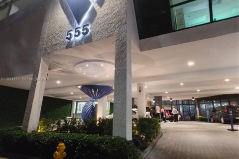 Condo in Miami, Florida, 1 bedroom № 1989618 - photo 10